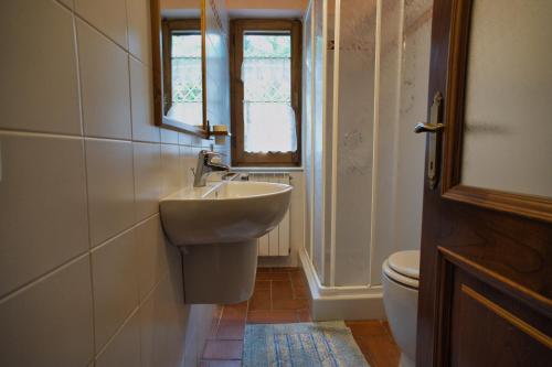 Bilik mandi di Agriturismo Biagiotti