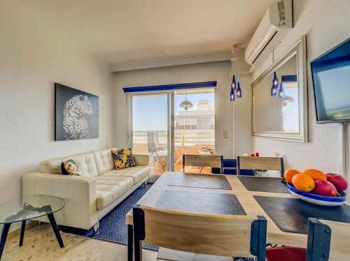 113 - Beachfront Apartment with views, Fuengirola