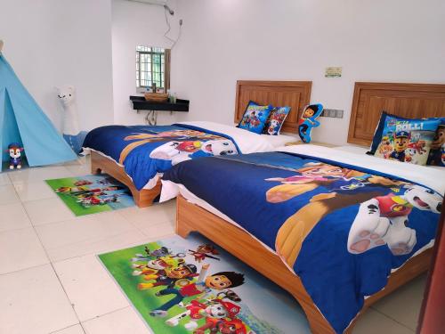 a bedroom with two twin beds and toys on the floor at 张家界大庸家民宿天门山索道站店DYJ Residential hostel in Zhangjiajie