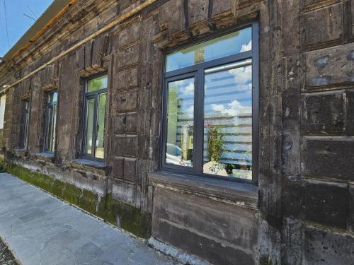 Το κτήριο όπου στεγάζεται  η παραθεριστική κατοικία