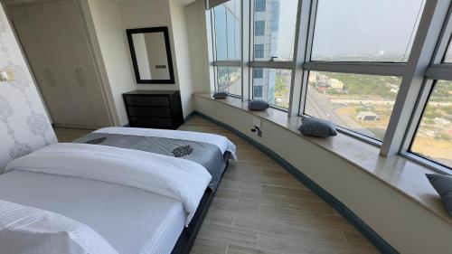 Postel nebo postele na pokoji v ubytování Walk-Inn Centaurus Apartments Islamabad