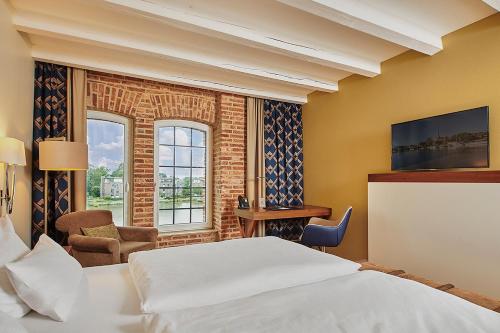 Postel nebo postele na pokoji v ubytování Hotel Hafenspeicher