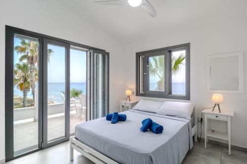 Postel nebo postele na pokoji v ubytování Meneou Blu Beach House*