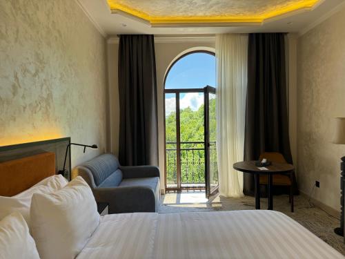 Кровать или кровати в номере Eighty Eight Deluxe Hotel & Spa