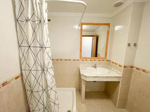 Kúpeľňa v ubytovaní Apartamentos Playa de la Lanzada 3000