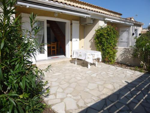 Villa 6 pers climatisee avec terrasse et Parking prive - V0270