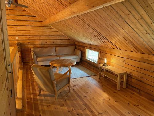 Cabin in the Woodsにあるシーティングエリア