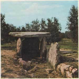 a painting of a stone shelter in a field at Palazzo Lupicini Affittacamere in Bisceglie