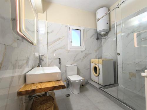 Koupelna v ubytování Corfiota Sourina