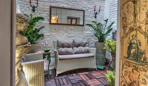 an outdoor patio with a couch and a table at Residenza Corte Molin in Venice