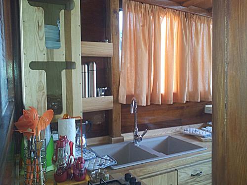 a kitchen with a sink and a mirror at Osman Aga in Palermo