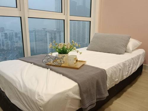 Ένα ή περισσότερα κρεβάτια σε δωμάτιο στο Cozy Suite to NEXUS n LifeCare Med