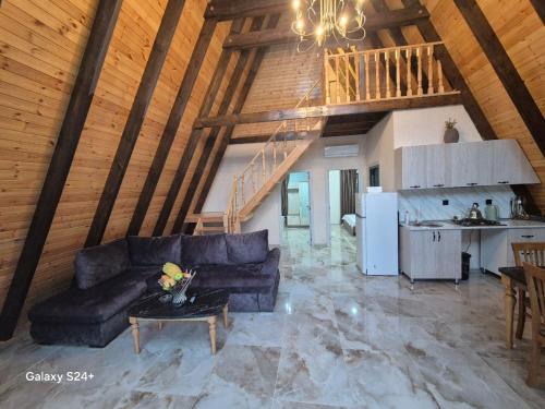 Kuchyň nebo kuchyňský kout v ubytování Magnificent Triangular Villa