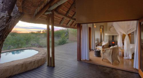 Bazén v ubytování Rhulani Safari Lodge nebo v jeho okolí