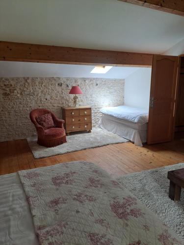 Postel nebo postele na pokoji v ubytování Gite du Calme 3 Star Bed & Breakfast Cognac