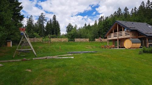 Pur Natur! Wandern und Skifahren - Trahütti Premium Lodgesにある庭