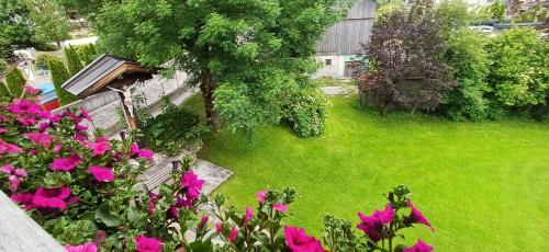 Un jardín fuera de Ferienwohnung Sevim