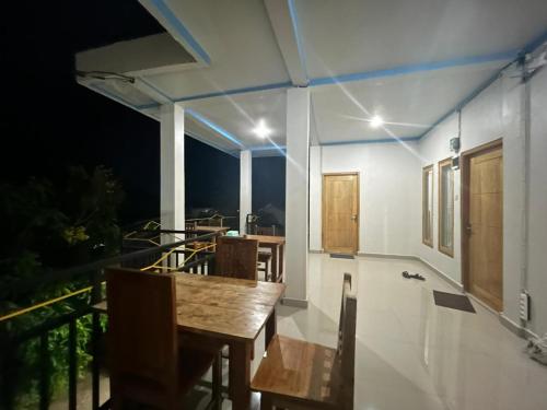 Balkoni atau teres di FOUR-G Home Stay & Komodo Tour
