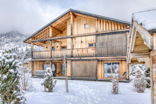 Grand chalet récent avec Jacuzzi, ski au pied