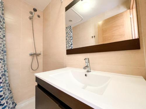 a bathroom with a sink and a shower at Apartamentos Illa de Arousa 3000 in Isla de Arosa
