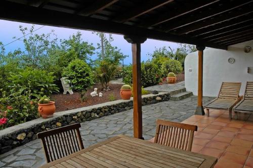 a patio with a table and chairs on a patio at Ferienhaus für 5 Personen ca 65 qm in Breña Alta, La Palma Ostküste von La Palma in Breña Alta