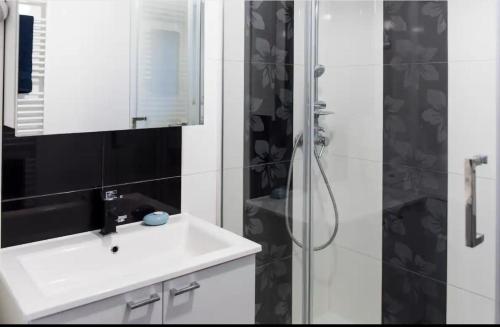 Apartment NALA - detached house, walk to beach