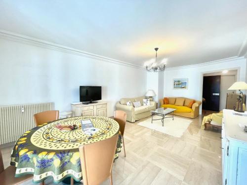 Cannes Center by Welcome to Cannes