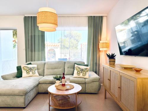 Televisyen dan/atau pusat hiburan di MER DELUXE - DREAMY BOHO RETREAT