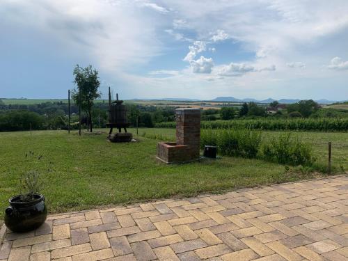 Berkenyés Házikó - Dél-Balaton 8692 Szőlősgyörök, Banyászó hegy kép - 3