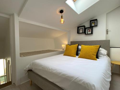 Le Guillaumont - Amazing 2-bedroom in the Old Town -StayInAntibes