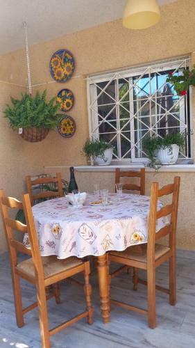 Fotografie z fotogalerie ubytování Villa 4 Persons, Terrace, y Swimming Pool v destinaci Torrevieja