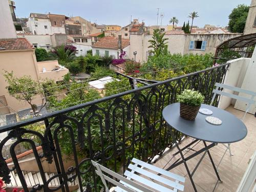 Le Guillaumont - Amazing 2-bedroom in the Old Town -StayInAntibes