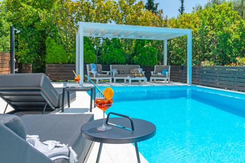 Πισίνα στο ή κοντά στο SUN VILLA GLYFADA