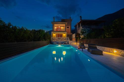 Πισίνα στο ή κοντά στο SUN VILLA GLYFADA