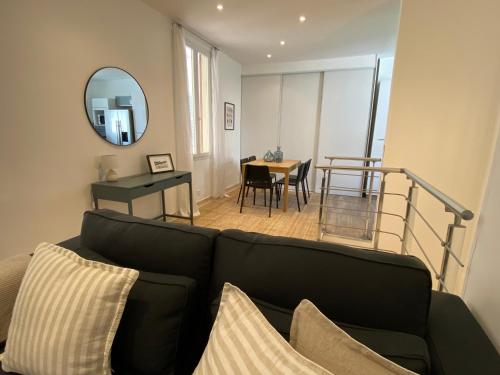 Le Guillaumont - Amazing 2-bedroom in the Old Town -StayInAntibes