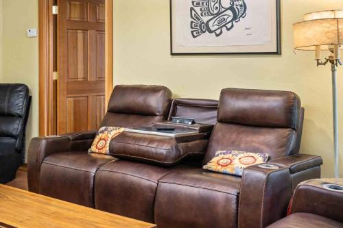 a brown leather chair and a couch in a room at CherryView Lane in White Salmon
