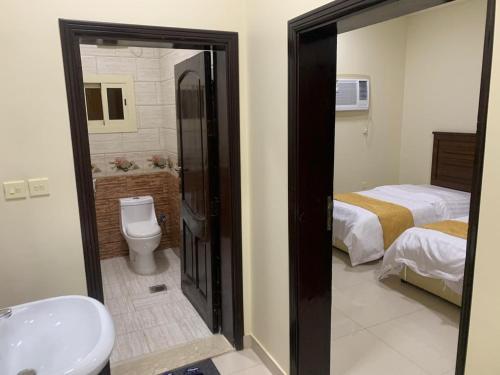 a bathroom with a sink and a toilet and a shower at شقق ضيافه خاصه 5391 in Yanbu