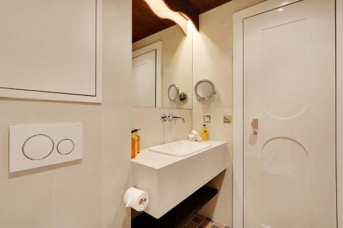 Paris Home Collection Serviced Apartments in Notre Dame - Rue Savoie photo 119