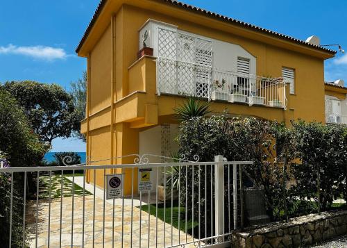 Το κτήριο όπου στεγάζεται  η παραθεριστική κατοικία