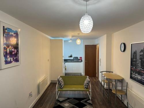 Kuchyň nebo kuchyňský kout v ubytování Pond View Spacious Apartment