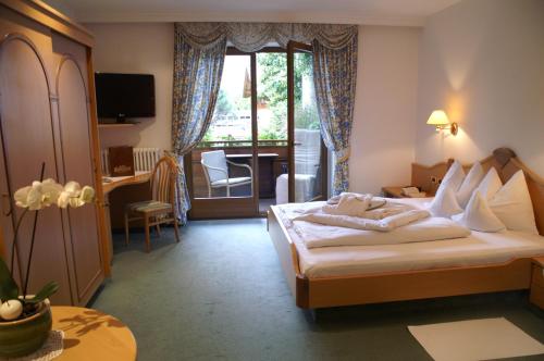 Un pat sau paturi într-o cameră la Hotel Sittnerhof