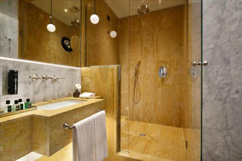 Ένα μπάνιο στο Floren Hotel