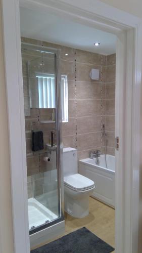 Koupelna v ubytování Luxury London Ensuite Double Room, Park free, Tram-Train!