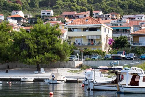Apartments Satis