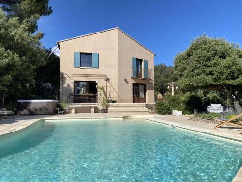 a house with a swimming pool in front of a house at Nouveauté Exceptionnelle Très belle villa au pied du Mont Ventoux in Bédoin