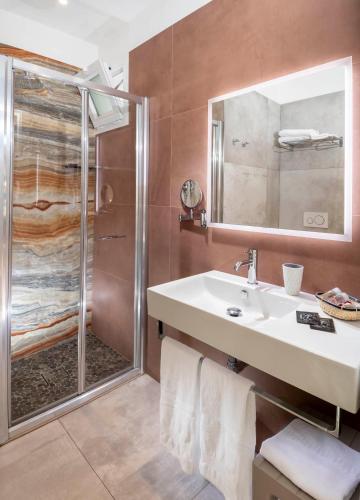 a bathroom with a sink and a shower at B&B Primrose Residence Hotel in Rimini