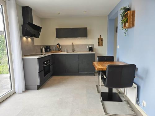 Kuchyň nebo kuchyňský kout v ubytování Vakantiewoning 'Weidezicht' KD04 Koudekerke