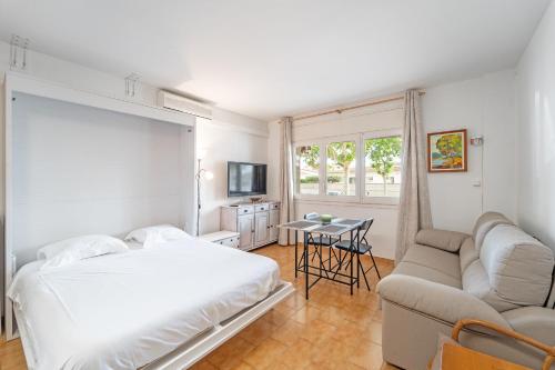 WELCS ESTUDIO 161 EMP frente al canal