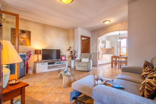 Μια τηλεόραση ή/και κέντρο ψυχαγωγίας στο SPILLY'S house