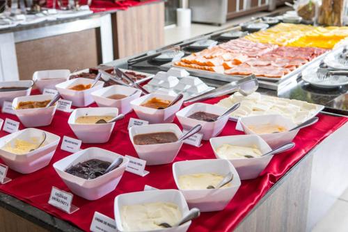 Makanan di atau berdekatan hotel